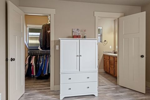 Tiny photo for 63113 De Haviland Court, Bend, OR 97701 (MLS # 220219756)