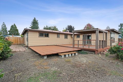 Tiny photo for 3420 Madison Street, Klamath Falls, OR 97603 (MLS # 220210682)