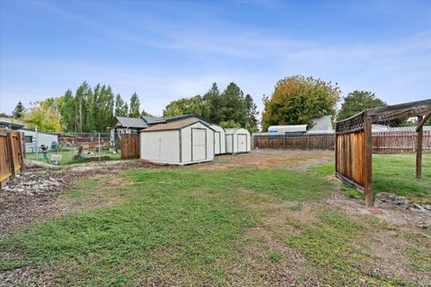 Tiny photo for 3420 Madison Street, Klamath Falls, OR 97603 (MLS # 220210682)
