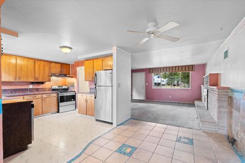 Tiny photo for 3420 Madison Street, Klamath Falls, OR 97603 (MLS # 220210682)