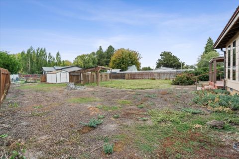 Tiny photo for 3420 Madison Street, Klamath Falls, OR 97603 (MLS # 220210682)
