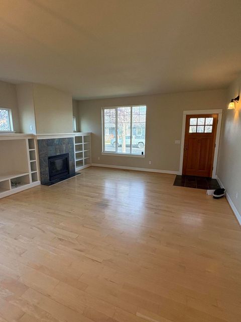 Tiny photo for 1642 NW Hemlock Avenue, Redmond, OR 97756 (MLS # 220217506)