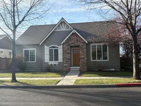 1642 NW Hemlock Avenue Redmond OR 97756