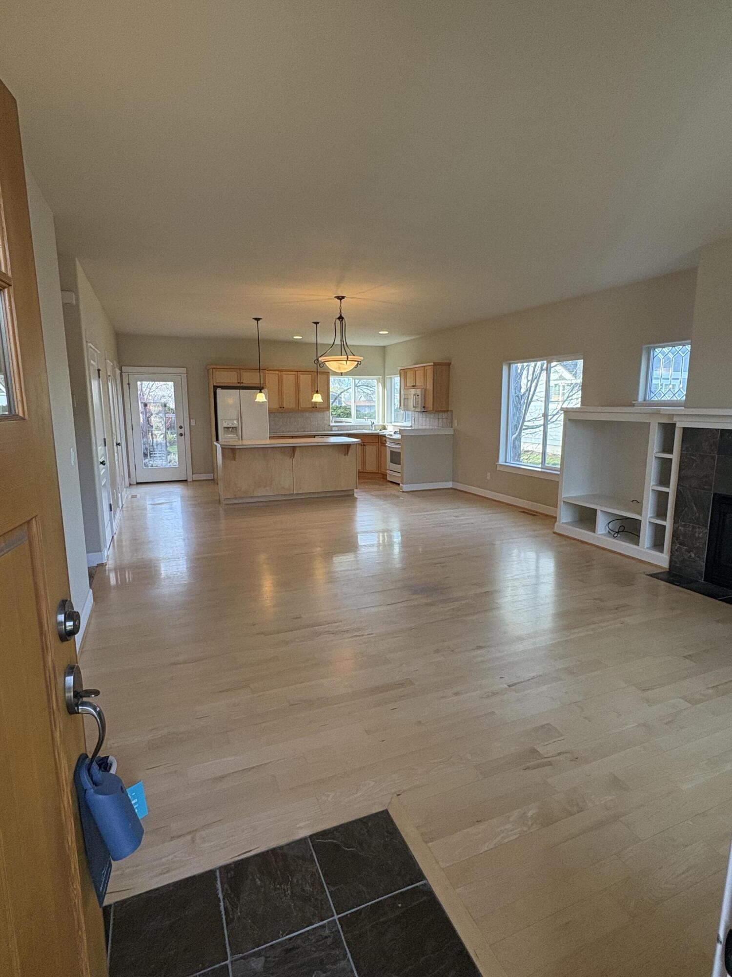 1642 NW Hemlock Avenue