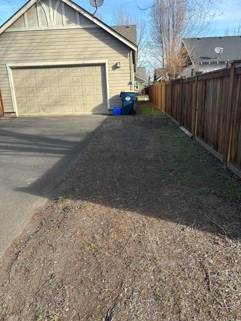 Tiny photo for 1642 NW Hemlock Avenue, Redmond, OR 97756 (MLS # 220217506)