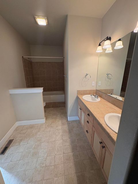 Tiny photo for 1642 NW Hemlock Avenue, Redmond, OR 97756 (MLS # 220217506)