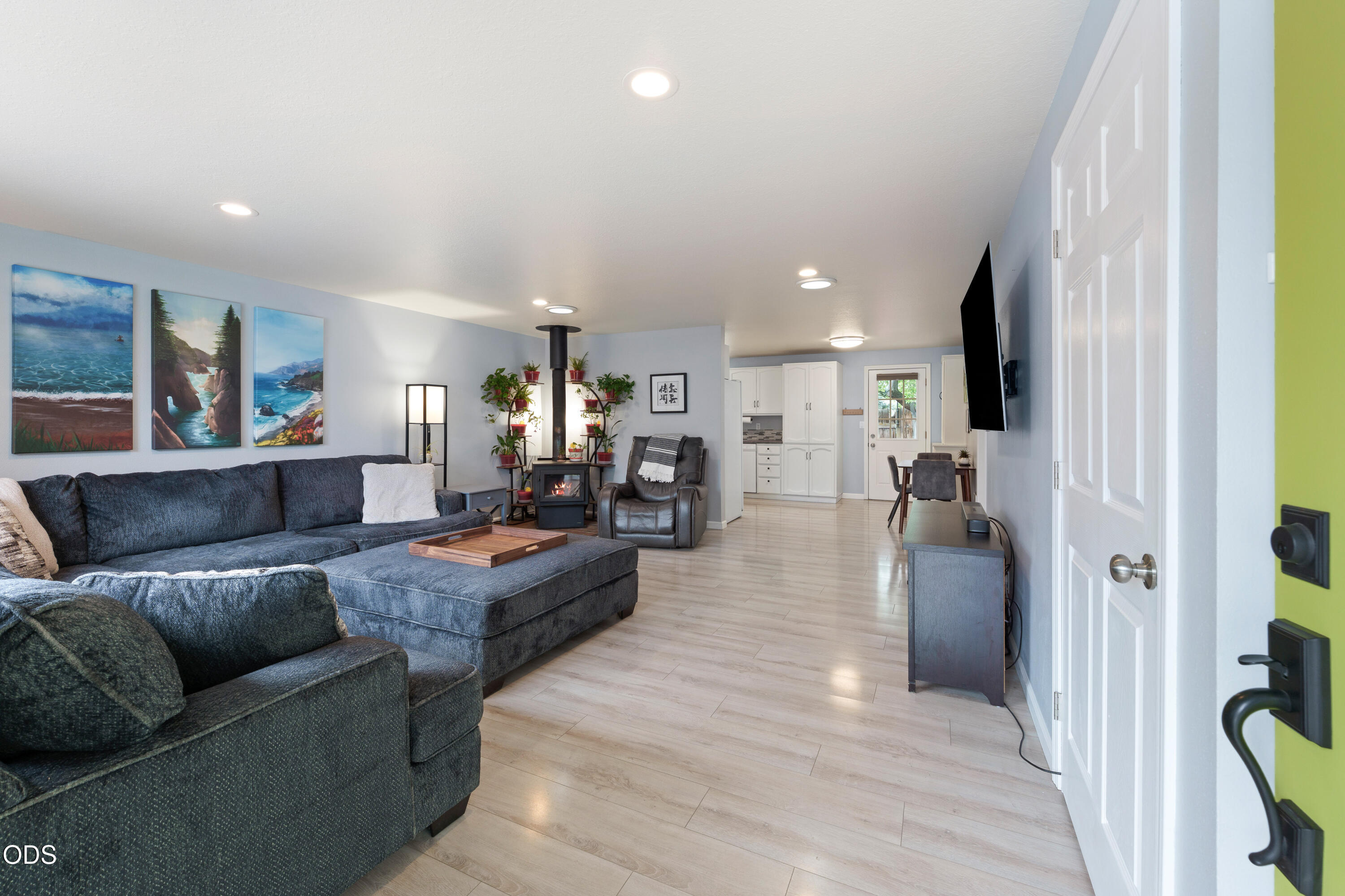 2087 NE Mistletoe Court 1 & 2