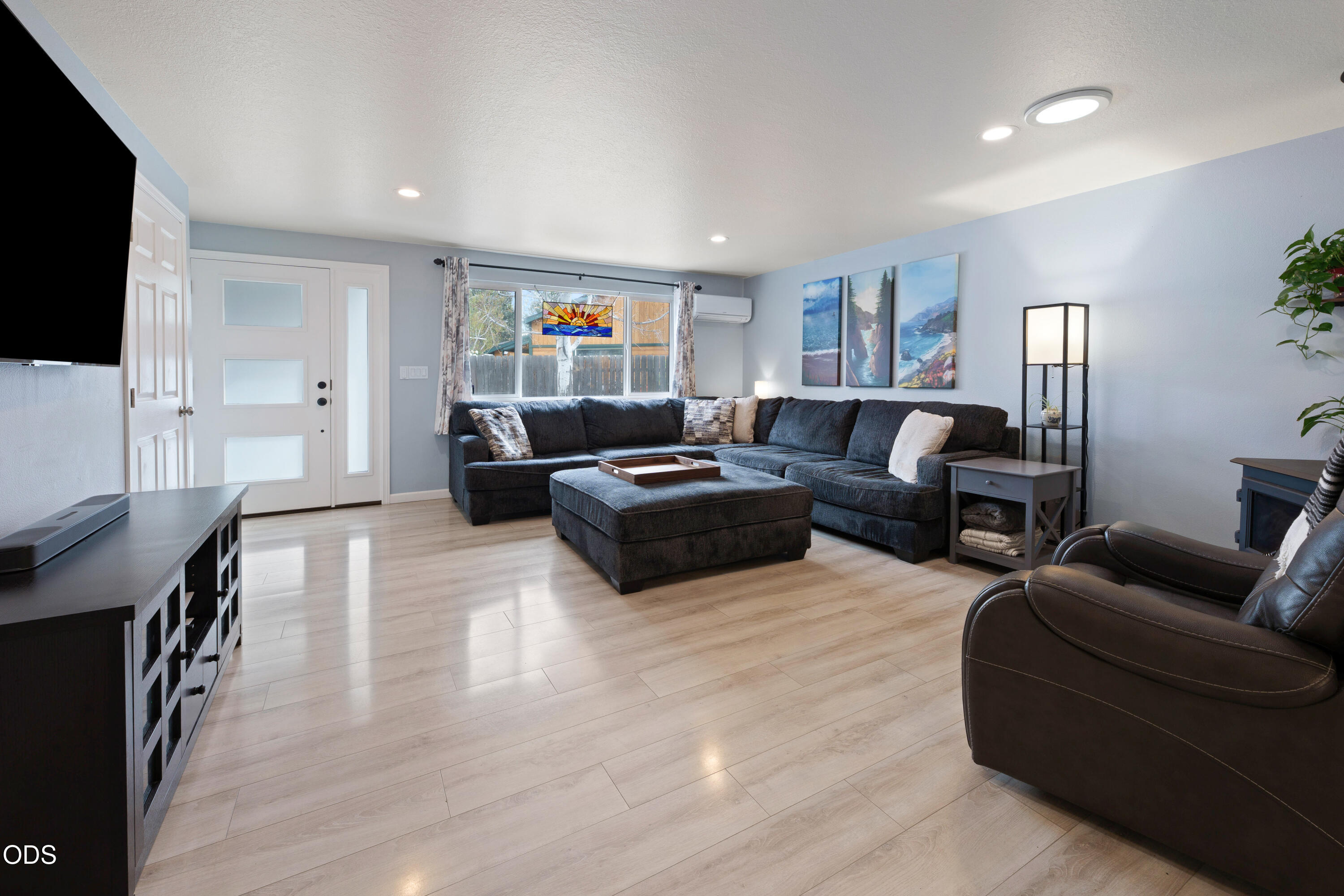 2087 NE Mistletoe Court 1 & 2