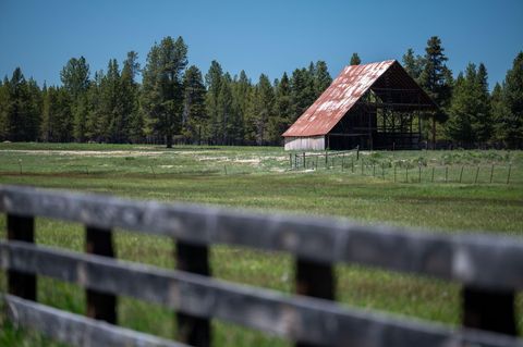 Tiny photo for 52255 Huntington Road, La Pine, OR 97739 (MLS # 220215855)