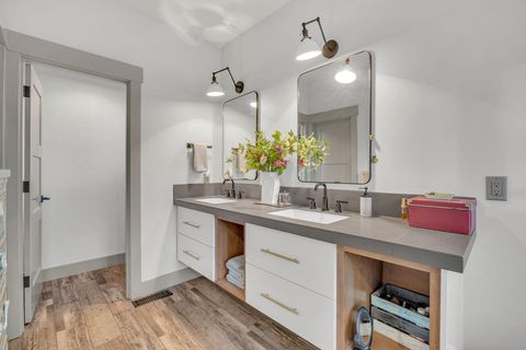 Tiny photo for 57811 Summit Lane #3, Sunriver, OR 97707 (MLS # 220213069)