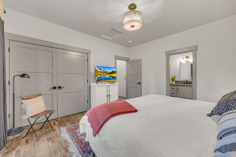 Tiny photo for 57811 Summit Lane #3, Sunriver, OR 97707 (MLS # 220213069)