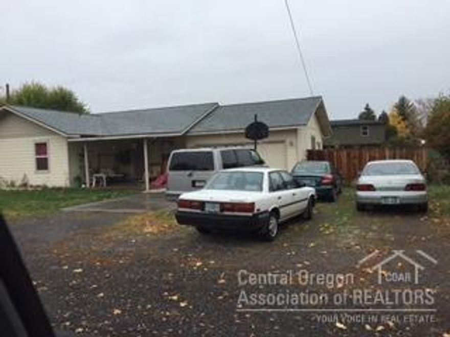 Nice starter family home, or first time home buyer. Home is in good location with easy access to all parts of town. Some TLC needed on home/property. Short sale subject to 3rd party written approval.