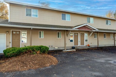 Photo of 2610 SW 23rd Street #UNIT 15, Redmond, OR 97756 (MLS # 220211626)