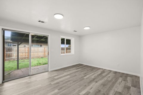 Tiny photo for 2909 Ingalls Drive, White City, OR 97503 (MLS # 220211714)