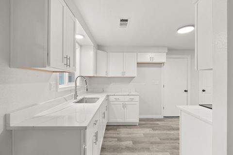 Tiny photo for 2909 Ingalls Drive, White City, OR 97503 (MLS # 220211714)