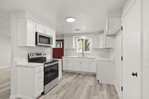 Tiny photo for 2909 Ingalls Drive, White City, OR 97503 (MLS # 220211714)