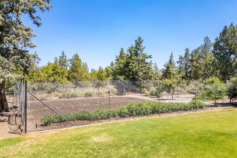 Tiny photo for 64864 Casa Court, Bend, OR 97701 (MLS # 220219475)