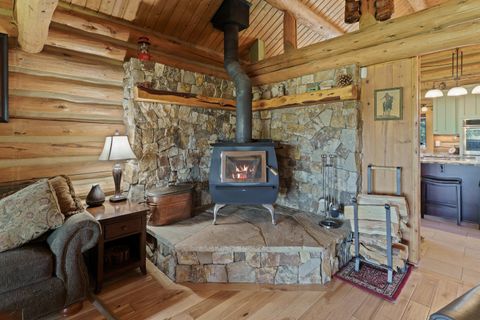 Tiny photo for 64864 Casa Court, Bend, OR 97701 (MLS # 220219475)