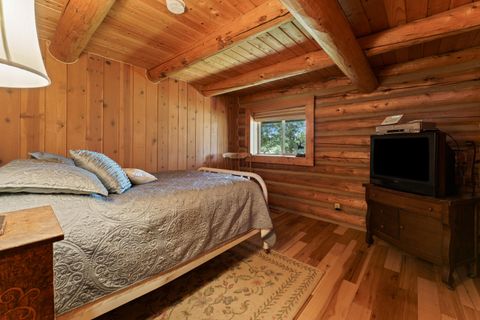 Tiny photo for 64864 Casa Court, Bend, OR 97701 (MLS # 220219475)