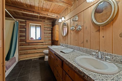 Tiny photo for 64864 Casa Court, Bend, OR 97701 (MLS # 220219475)