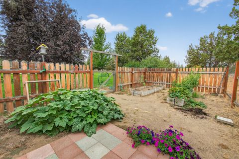 Tiny photo for 4839 S Sioux Loop, Prineville, OR 97754 (MLS # 220219787)