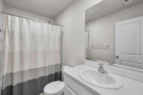 Tiny photo for 1287 NW Upas Avenue, Redmond, OR 97756 (MLS # 220211118)