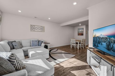 Tiny photo for 1287 NW Upas Avenue, Redmond, OR 97756 (MLS # 220211118)