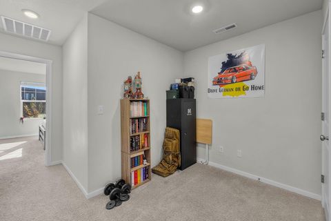 Tiny photo for 1287 NW Upas Avenue, Redmond, OR 97756 (MLS # 220211118)