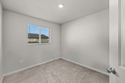 Tiny photo for 1287 NW Upas Avenue, Redmond, OR 97756 (MLS # 220211118)
