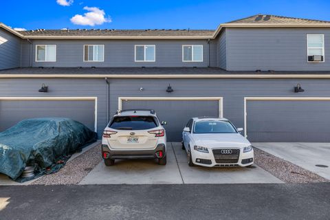 Tiny photo for 1287 NW Upas Avenue, Redmond, OR 97756 (MLS # 220211118)