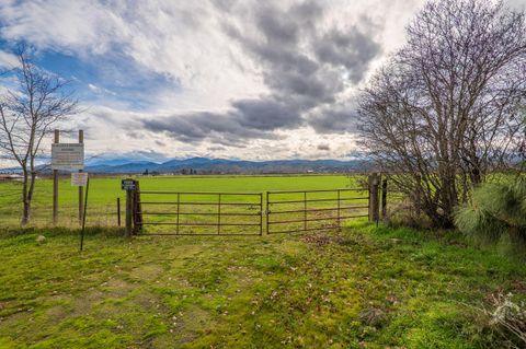 Tiny photo for 0 Lapine Avenue, Central Point, OR 97502 (MLS # 220214328)