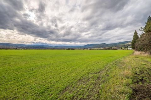 Tiny photo for 0 Lapine Avenue, Central Point, OR 97502 (MLS # 220214328)