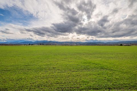 Tiny photo for 0 Lapine Avenue, Central Point, OR 97502 (MLS # 220214328)