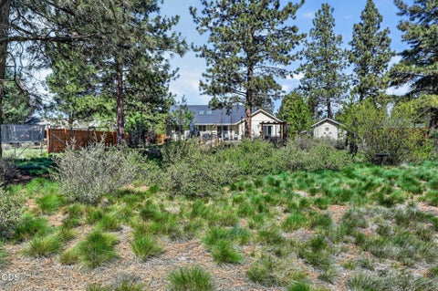 Tiny photo for 19563 Apache Road, Bend, OR 97702 (MLS # 220225403)