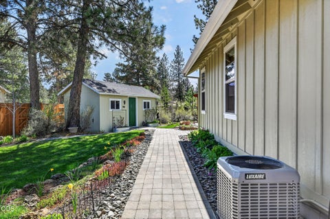 Tiny photo for 19563 Apache Road, Bend, OR 97702 (MLS # 220225403)