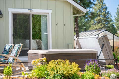 Tiny photo for 19563 Apache Road, Bend, OR 97702 (MLS # 220225403)