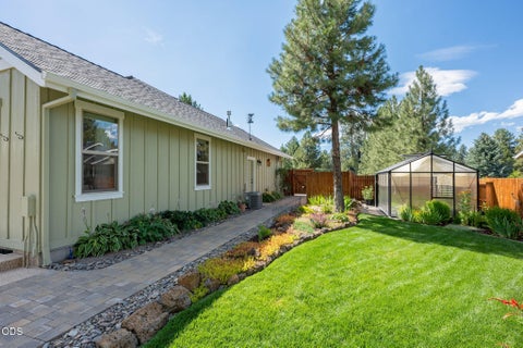 Tiny photo for 19563 Apache Road, Bend, OR 97702 (MLS # 220225403)