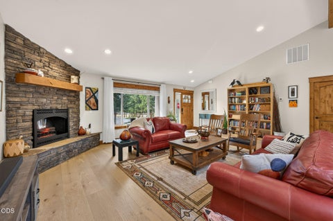 Tiny photo for 19563 Apache Road, Bend, OR 97702 (MLS # 220225403)