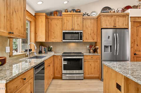 Tiny photo for 19563 Apache Road, Bend, OR 97702 (MLS # 220225403)