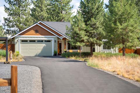 Photo of 19563 Apache Road, Bend, OR 97702 (MLS # 220225403)
