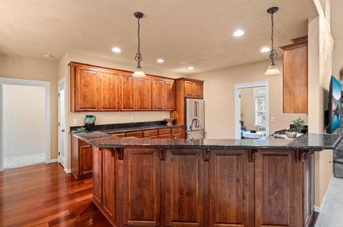 Tiny photo for 2161 Duncan Drive, Medford, OR 97504 (MLS # 220212823)