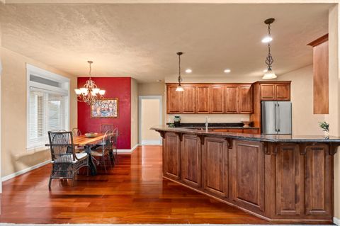 Tiny photo for 2161 Duncan Drive, Medford, OR 97504 (MLS # 220212823)