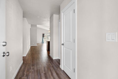 Tiny photo for 744 NE Brookstone Drive, Prineville, OR 97754 (MLS # 220216979)