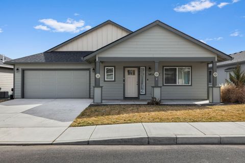 Tiny photo for 744 NE Brookstone Drive, Prineville, OR 97754 (MLS # 220216979)