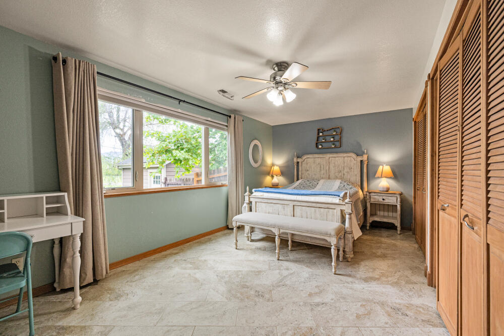 Lake Shore Gardens - Residential