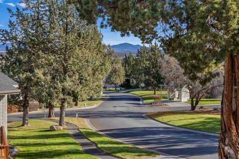 Tiny photo for 2446 SW 35th Drive, Redmond, OR 97756 (MLS # 220211977)