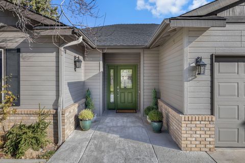 Tiny photo for 2446 SW 35th Drive, Redmond, OR 97756 (MLS # 220211977)