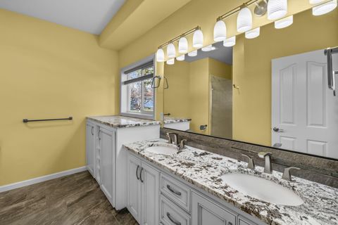 Tiny photo for 2446 SW 35th Drive, Redmond, OR 97756 (MLS # 220211977)