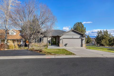 Tiny photo for 2446 SW 35th Drive, Redmond, OR 97756 (MLS # 220211977)