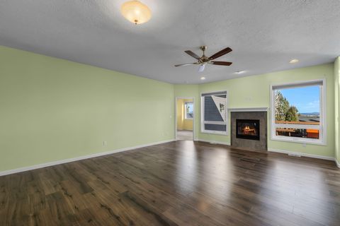 Tiny photo for 2446 SW 35th Drive, Redmond, OR 97756 (MLS # 220211977)